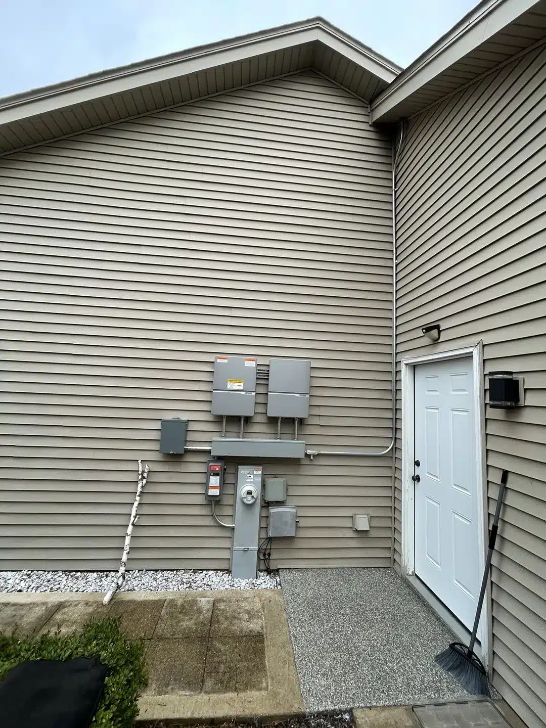 Delta inverter and balance of system components for a solar power setup
